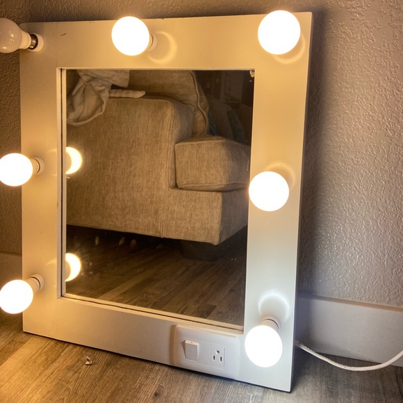 Vanity - Picture 2 of 15